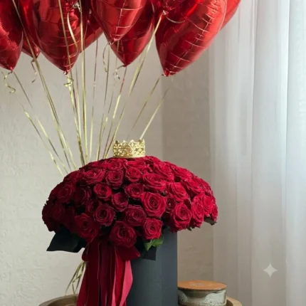 Rose box with heart balloon