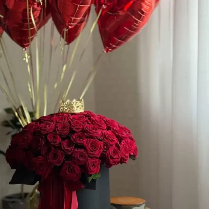 Rose box with heart balloon